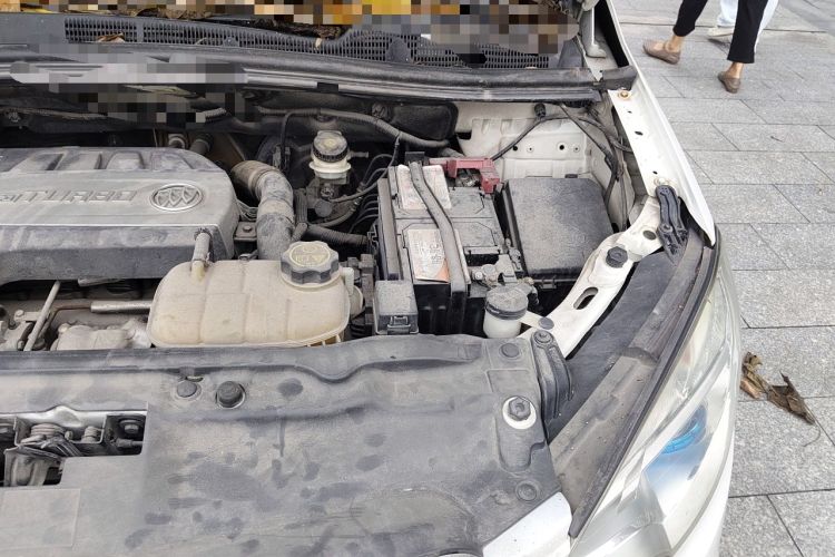 Used Buick Encore 2015 1.4T Automatic Two-Wheel Drive Urban Elite Version Engine Bay Left