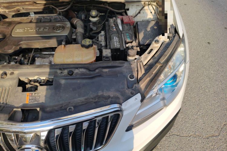 Used Buick Encore 2015 1.4T Automatic Two-Wheel Drive Urban Elite Version Engine Bay Left