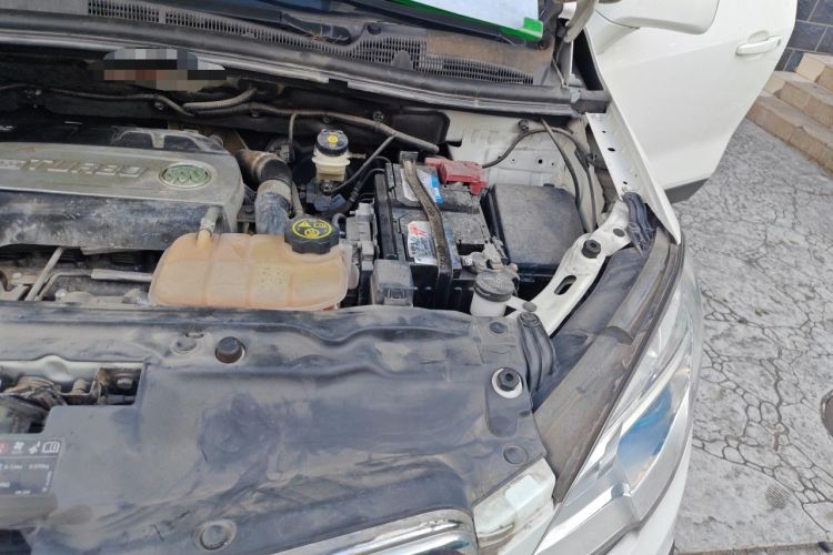 Used Buick Encore 2015 1.4T Automatic Two-Wheel Drive Urban Elite Version Engine Bay Left