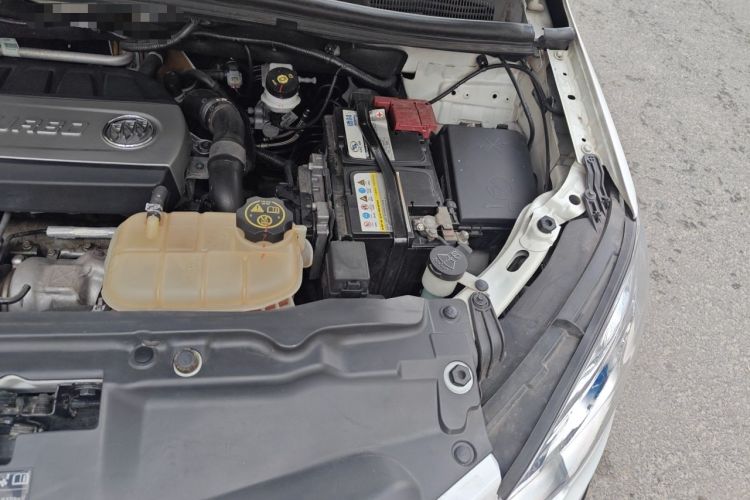 Used Buick Encore 2015 1.4T Automatic Two-Wheel Drive Urban Elite Version Engine Bay Left
