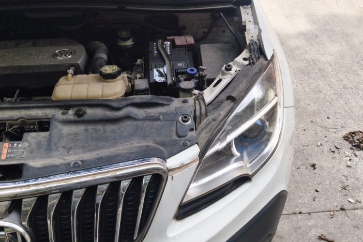 Used Buick Encore 2015 1.4T Automatic Two-Wheel Drive Urban Elite Version Engine Bay Left