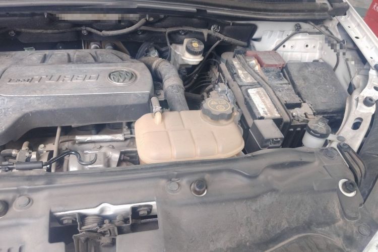 Used Buick Encore 2015 1.4T Automatic Two-Wheel Drive Urban Elite Version Engine Bay Left
