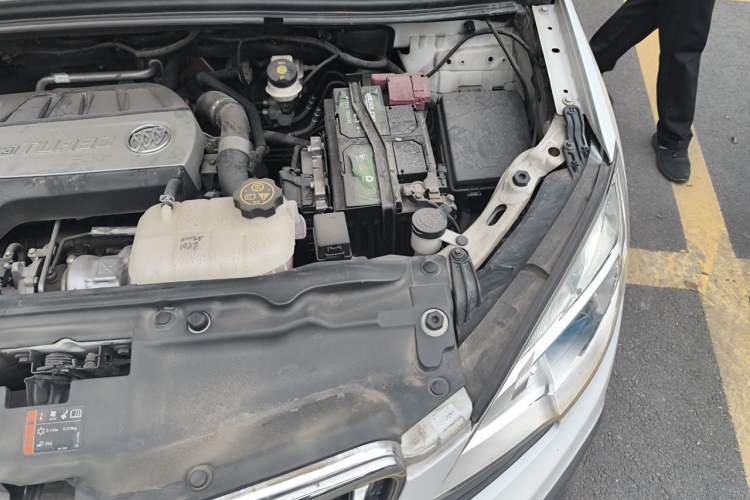 Used Buick Encore 2015 1.4T Automatic Two-Wheel Drive Urban Elite Version Engine Bay Left