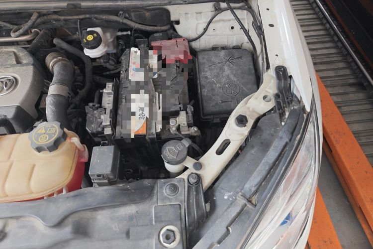 Used Buick Encore 2015 1.4T Automatic Two-Wheel Drive Urban Leading Model Engine Bay Left