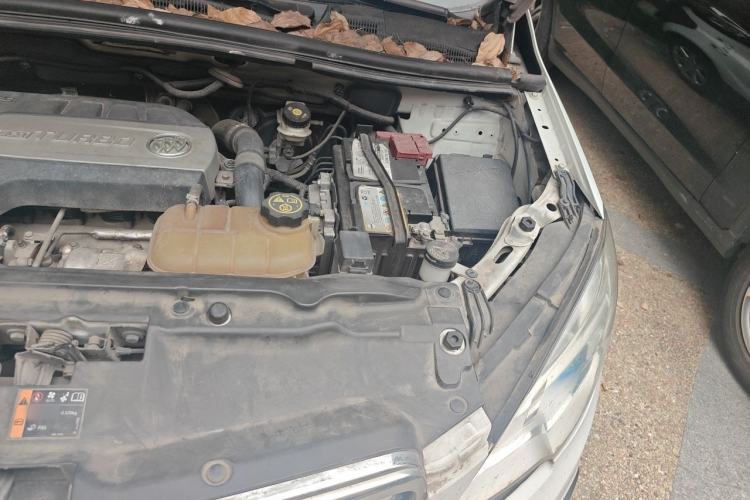 Used Buick Encore 2015 1.4T Automatic Two-Wheel Drive Urban Elite Version Engine Bay Left