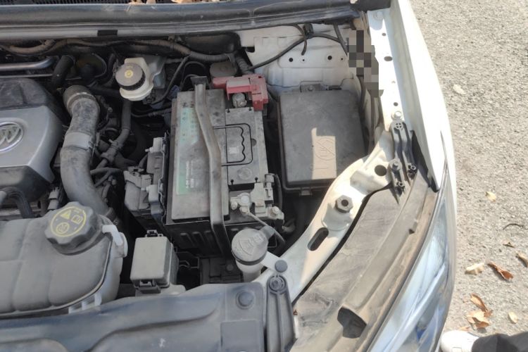 Used Buick Encore 2015 1.4T Automatic Two-Wheel Drive Urban Elite Version Engine Bay Left