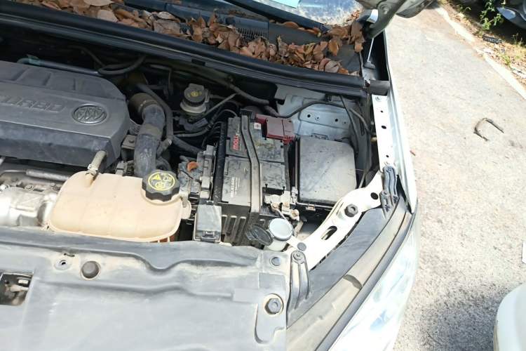 Used Buick Encore 2015 1.4T Manual Two-Wheel Drive Urban Advanced Model Engine Bay Left