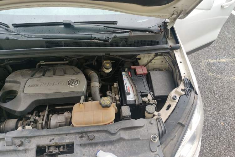 Used Buick Encore 2015 1.4T Automatic Two-Wheel Drive Urban Elite Version Engine Bay Left
