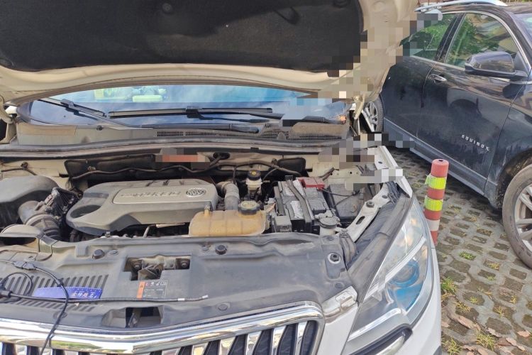 Used Buick Encore 2015 1.4T Automatic Two-Wheel Drive Urban Elite Version Engine Bay Left
