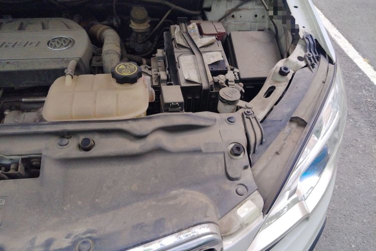 Used Buick Encore 2015 1.4T Automatic Two-Wheel Drive Urban Elite Version Engine Bay Left