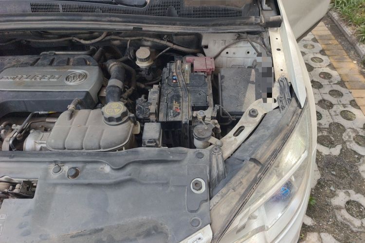 Used Buick Encore 2015 1.4T Manual Two-Wheel Drive Urban Advanced Model Engine Bay Left