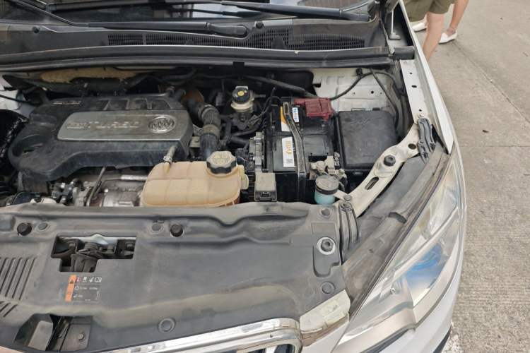 Used Buick Encore 2015 1.4T Automatic Two-Wheel Drive Urban Elite Version Engine Bay Left