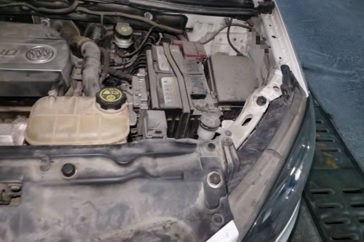 Used Buick Encore 2015 1.4T Automatic Two-Wheel Drive Urban Leading Model Engine Bay Left