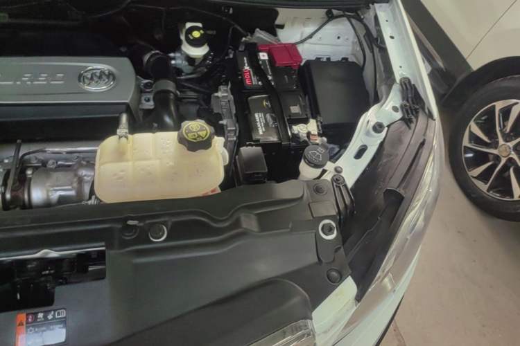 Used Buick Encore 2015 1.4T Automatic Two-Wheel Drive Urban Elite Version Engine Bay Left