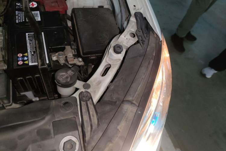 Used Buick Encore 2015 1.4T Automatic Two-Wheel Drive Urban Leading Model Engine Bay Left