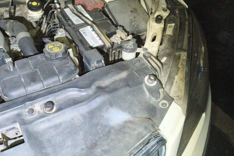 Used Buick Encore 2015 1.4T Automatic Two-Wheel Drive Urban Leading Model Engine Bay Left