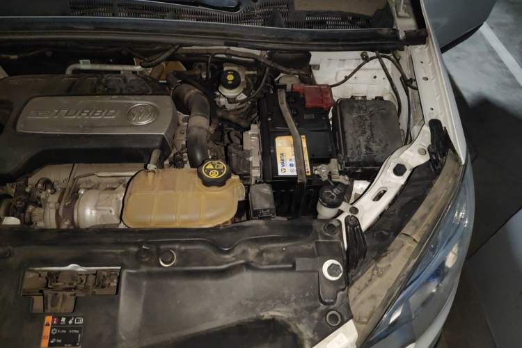 Used Buick Encore 2015 1.4T Automatic Two-Wheel Drive Urban Elite Version Engine Bay Left