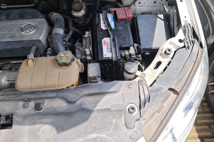 Used Buick Encore 2015 1.4T Automatic Two-Wheel Drive Urban Elite Version Engine Bay Left
