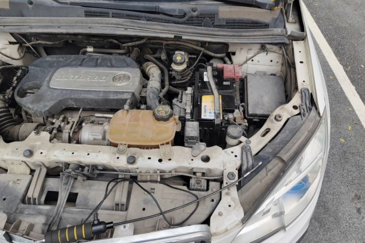 Used Buick Encore 2015 1.4T Automatic Two-Wheel Drive Urban Elite Version Engine Bay Left