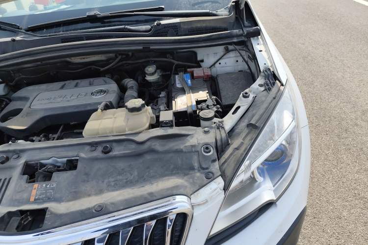 Used Buick Encore 2015 1.4T Automatic Two-Wheel Drive Urban Elite Version Engine Bay Left