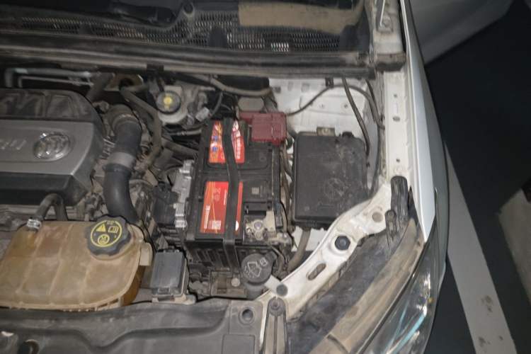 Used Buick Encore 2015 1.4T Automatic Two-Wheel Drive Urban Elite Version Engine Bay Left