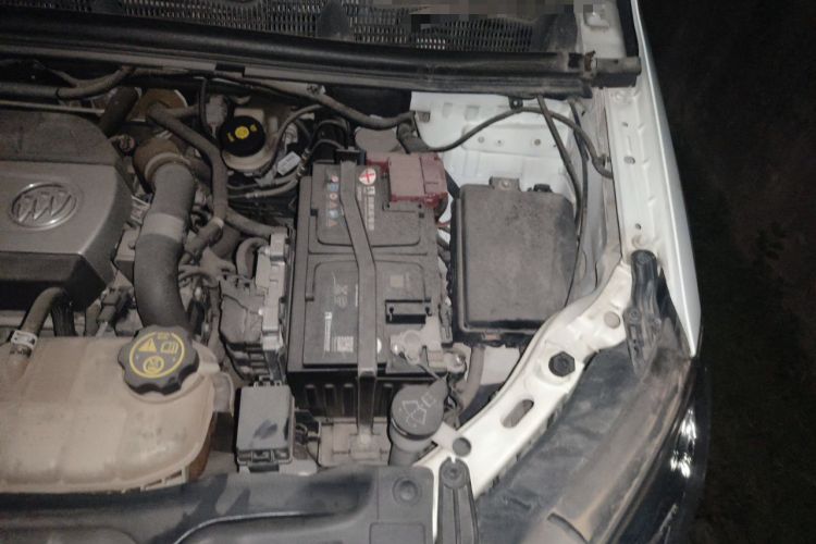 Used Buick Encore 2015 1.4T Automatic Two-Wheel Drive Urban Elite Version Engine Bay Left