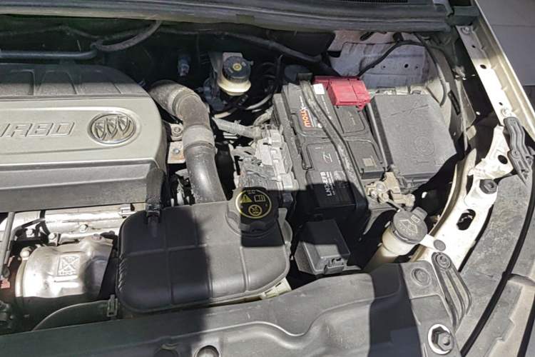 Used Buick Encore 2015 1.4T Automatic Two-Wheel Drive Urban Elite Version Engine Bay Left