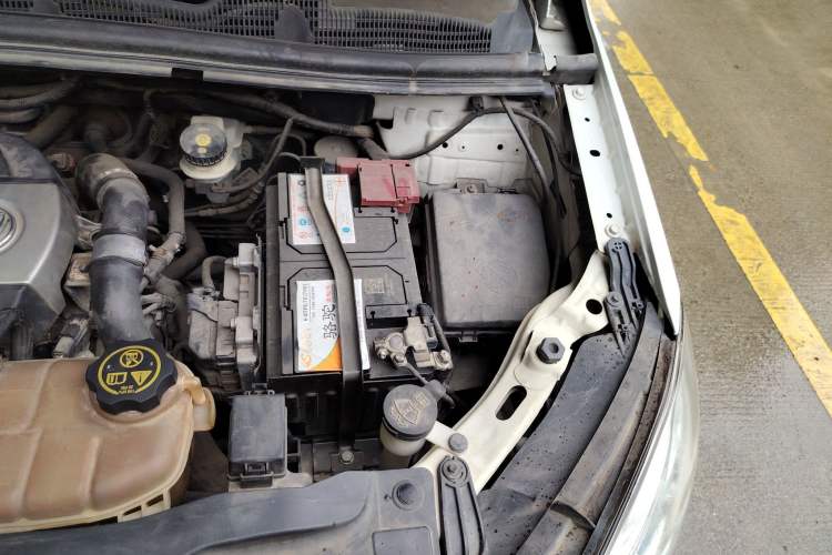 Used Buick Encore 2015 1.4T Manual Two-Wheel Drive Urban Advanced Model Engine Bay Left