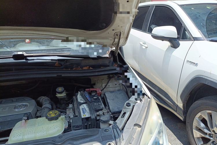 Used Buick Encore 2015 1.4T Manual Two-Wheel Drive Urban Advanced Model Engine Bay Left