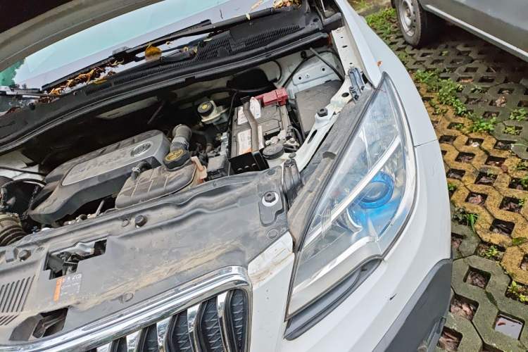 Used Buick Encore 2015 1.4T Manual Two-Wheel Drive Urban Advanced Model Engine Bay Left