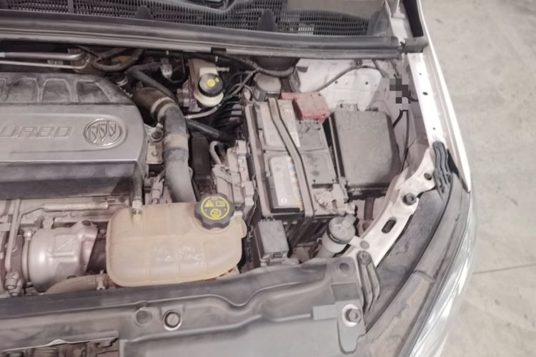 Used Buick Encore 2015 1.4T Automatic Two-Wheel Drive Urban Elite Version Engine Bay Left