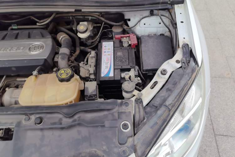 Used Buick Encore 2015 1.4T Automatic Two-Wheel Drive Urban Elite Version Engine Bay Left