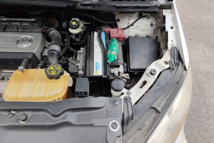 Used Buick Encore 2015 1.4T Automatic Two-Wheel Drive Urban Elite Version Engine Bay Left