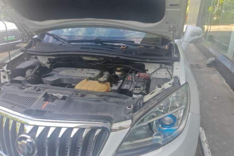 Used Buick Encore 2015 1.4T Automatic Two-Wheel Drive Urban Elite Version Engine Bay Left