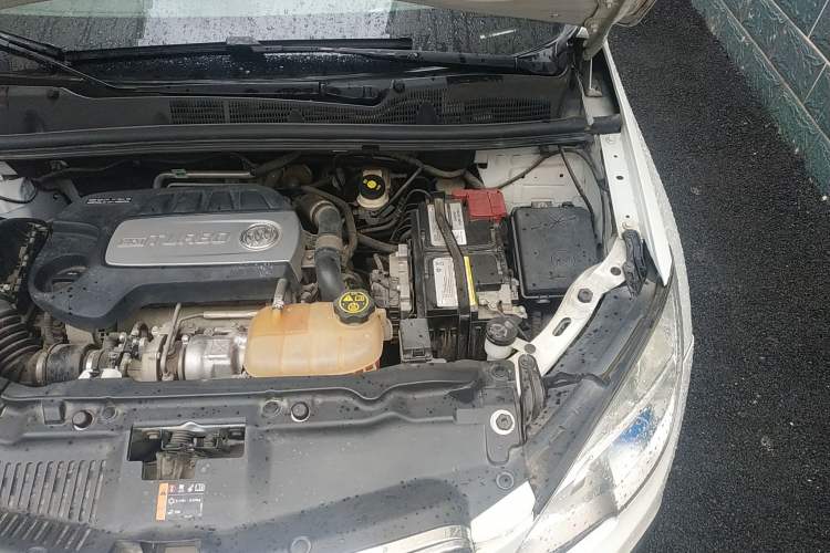 Used Buick Encore 2015 1.4T Automatic Two-Wheel Drive Urban Elite Version Engine Bay Left