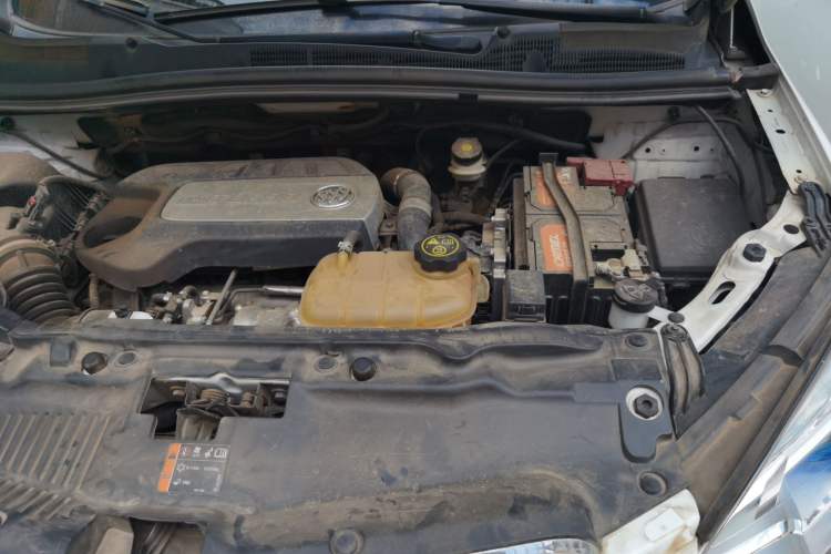 Used Buick Encore 2015 1.4T Manual Two-Wheel Drive Urban Advanced Model Engine Bay Left