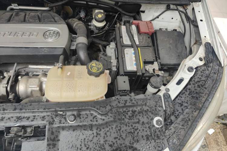 Used Buick Encore 2015 1.4T Manual Two-Wheel Drive Urban Advanced Model Engine Bay Left