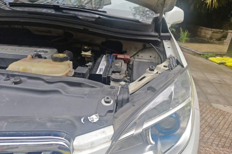 Used Buick Encore 2015 1.4T Automatic Two-Wheel Drive Urban Leading Model Engine Bay Left