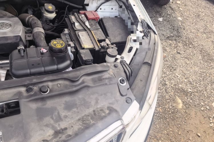 Used Buick Encore 2015 1.4T Automatic Two-Wheel Drive Urban Elite Version Engine Bay Left