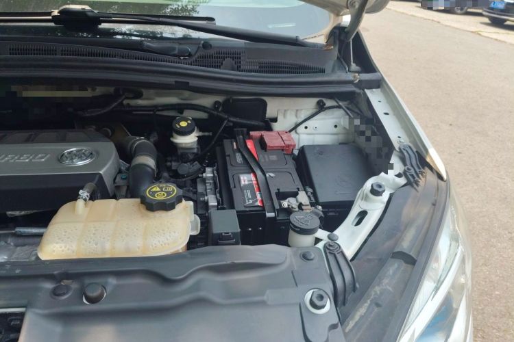 Used Buick Encore 2015 1.4T Automatic Two-Wheel Drive Urban Elite Version Engine Bay Left