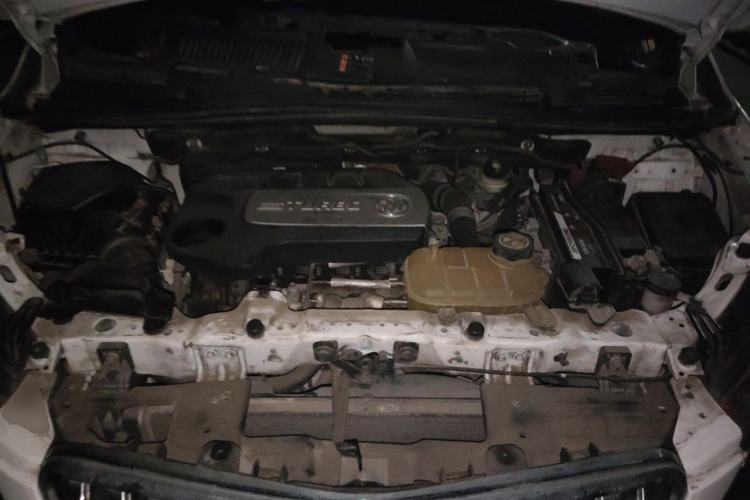 Used Buick Encore 2015 1.4T Automatic Two-Wheel Drive Urban Elite Version Engine Bay