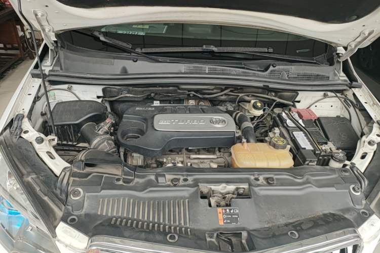 Used Buick Encore 2015 1.4T Automatic Two-Wheel Drive Urban Elite Version Engine Bay