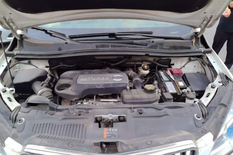 Used Buick Encore 2015 1.4T Automatic Two-Wheel Drive Urban Elite Version Engine Bay
