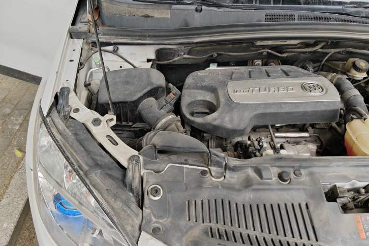 Used Buick Encore 2015 1.4T Automatic Two-Wheel Drive Urban Elite Version Engine Bay Right
