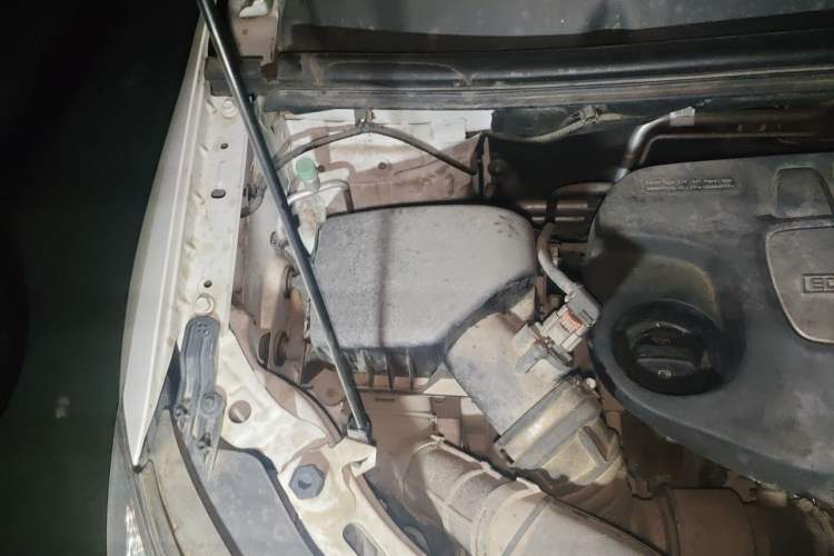 Used Buick Encore 2015 1.4T Automatic Two-Wheel Drive Urban Leading Model Engine Bay Right