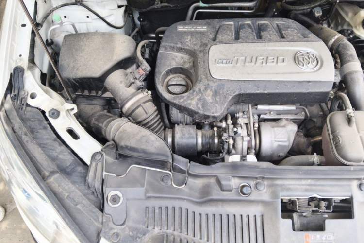 Used Buick Encore 2015 1.4T Automatic Two-Wheel Drive Urban Elite Version Engine Bay Right