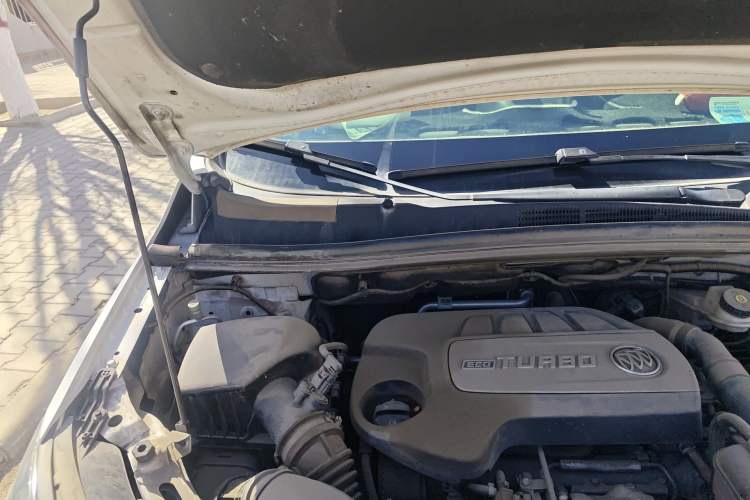Used Buick Encore 2015 1.4T Automatic Two-Wheel Drive Urban Elite Version Engine Bay Right