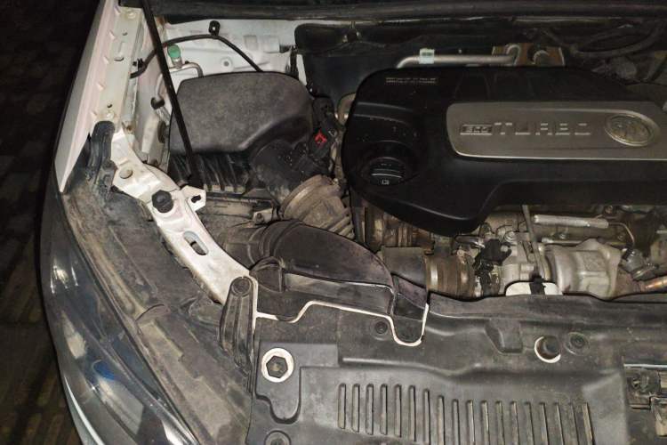 Used Buick Encore 2015 1.4T Automatic Two-Wheel Drive Urban Elite Version Engine Bay Right
