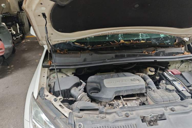 Used Buick Encore 2015 1.4T Automatic Two-Wheel Drive Urban Elite Version Engine Bay Right