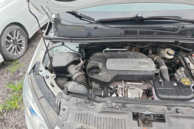 Used Buick Encore 2015 1.4T Automatic Two-Wheel Drive Urban Elite Version Engine Bay Right